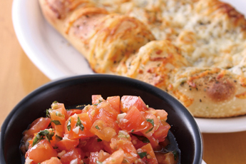 �K�[���b�N�`�[�Ywith�t�H�b�J�`�A�E�P�b�J�Y���@Garlic Cheese Focaccia Checca�@$6.29