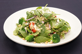 �L�k�A�ƃz�E�������̃T���_�@QUINOA & SPINACH SALAD�@$13.99